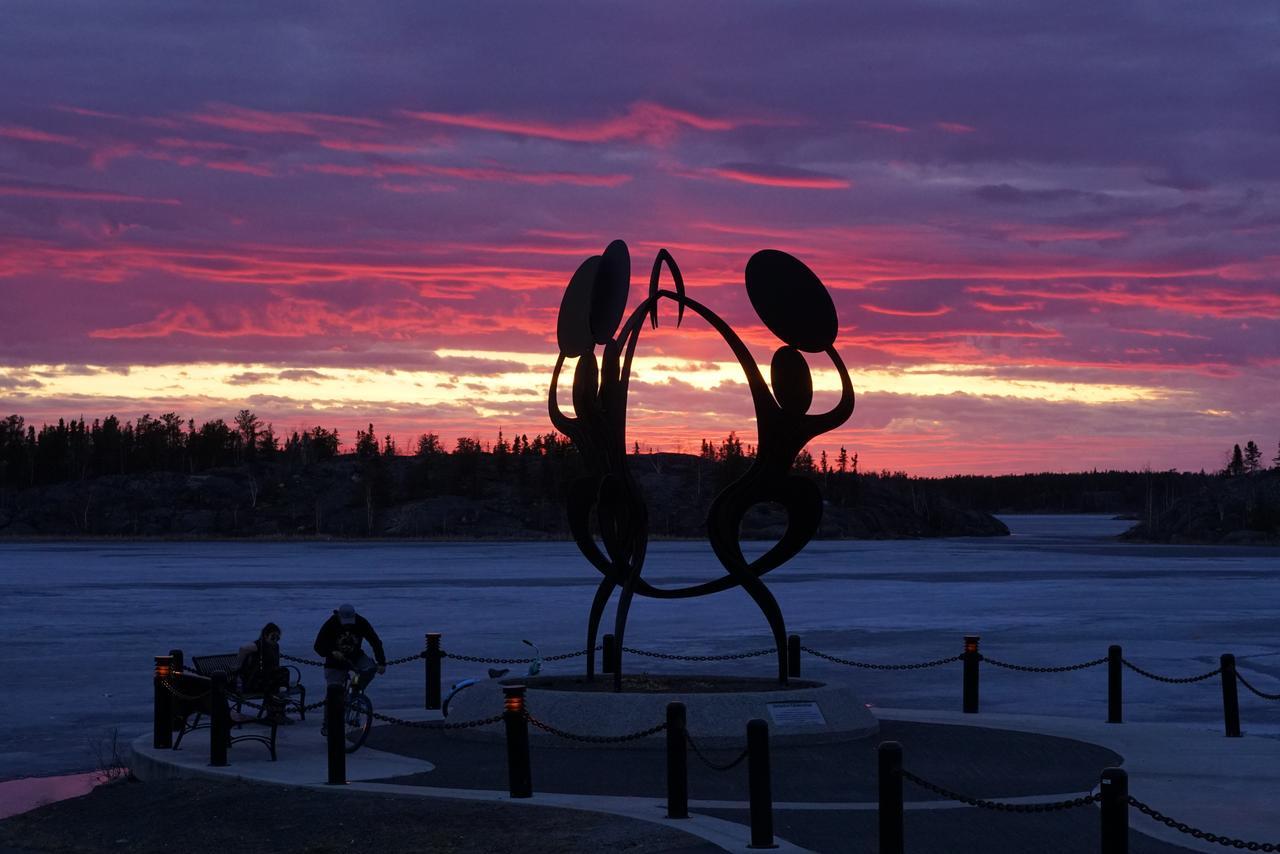 Aurora Deluxe Guest House Yellowknife Exterior photo